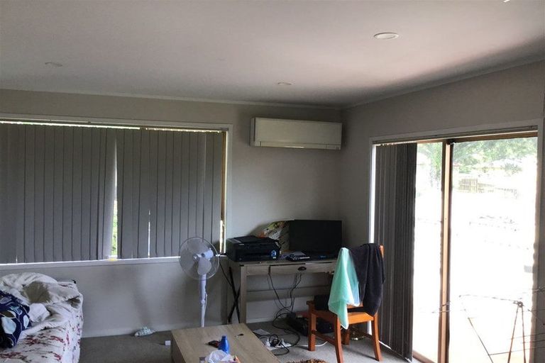 Photo of property in 1 Sandrine Avenue, Clover Park, Auckland, 2019