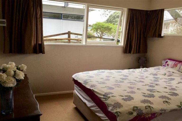 Photo of property in 15 Goddard Grove, Churton Park, Wellington, 6037