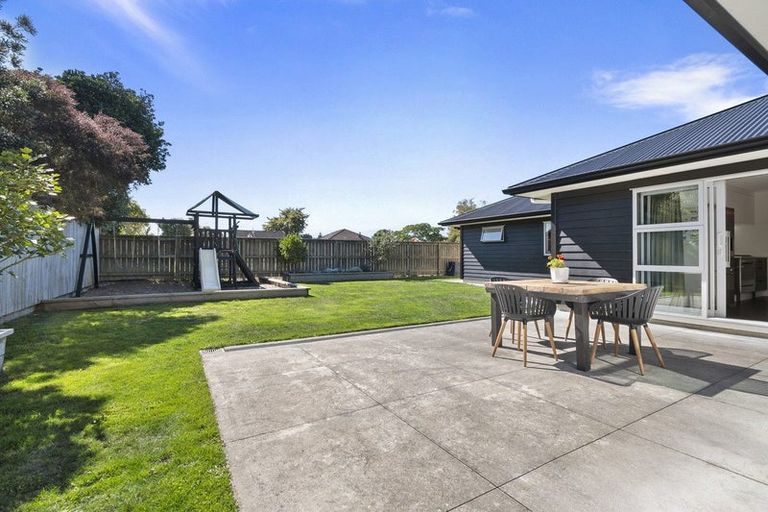Photo of property in 6 Waimarama Court, Roslyn, Palmerston North, 4414