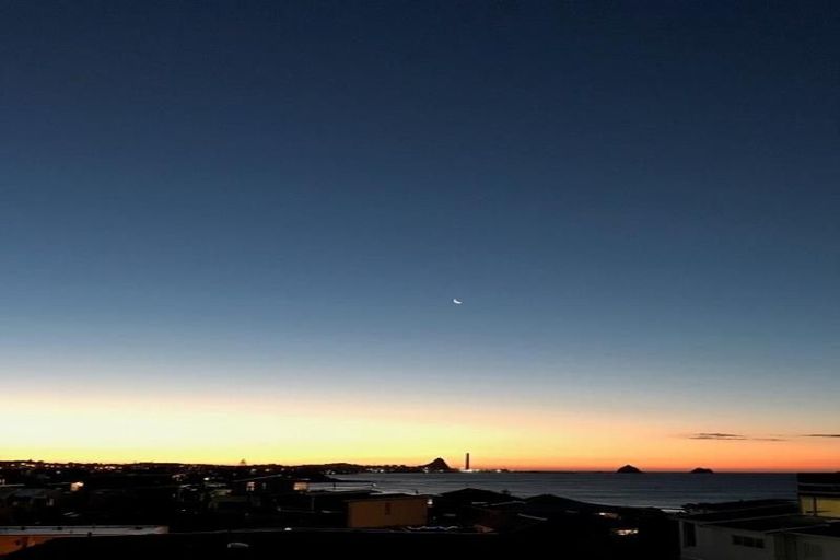 Photo of property in 12 Sackville Street, Fitzroy, New Plymouth, 4312