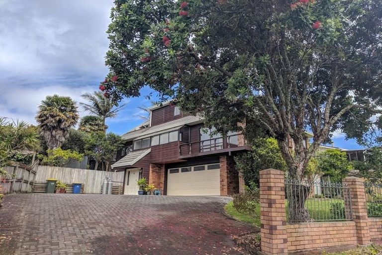 Photo of property in 29 Marina View Drive, West Harbour, Auckland, 0618