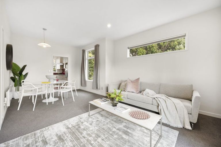 Photo of property in 11 Lawson Place, Mount Victoria, Wellington, 6011