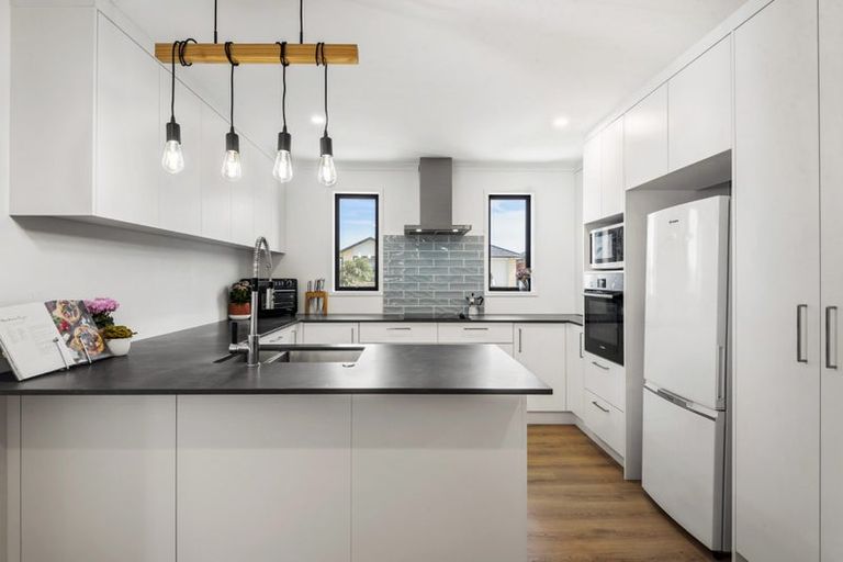 Photo of property in 17 Omahuru Road, Glenbrook, 2681