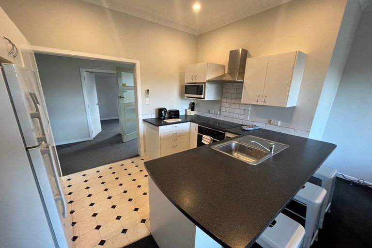 Photo of property in 62 Kelburn Parade, Kelburn, Wellington, 6012