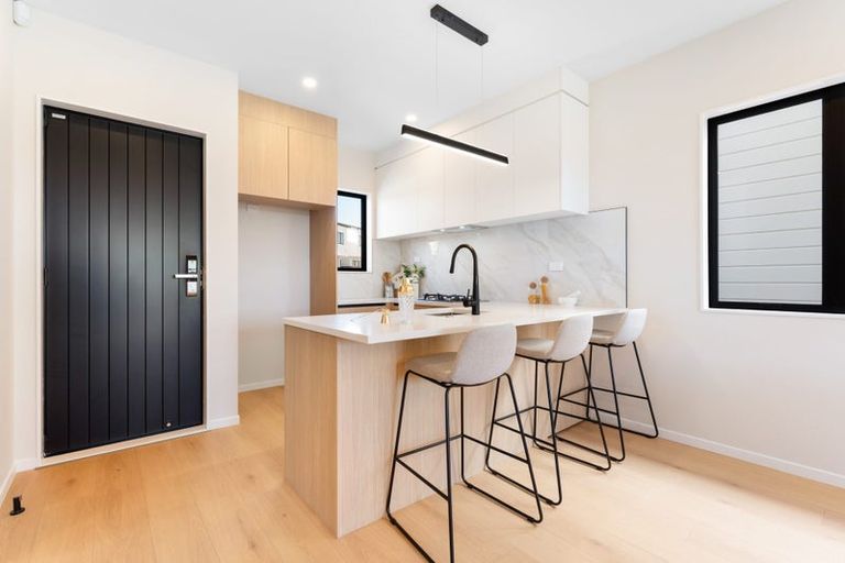 Photo of property in 12 Greenbrier Street, Westgate, 0814