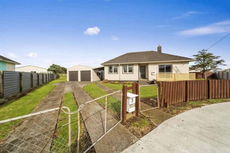 Photo of property in 3 Sutton Place, Hawera, 4610