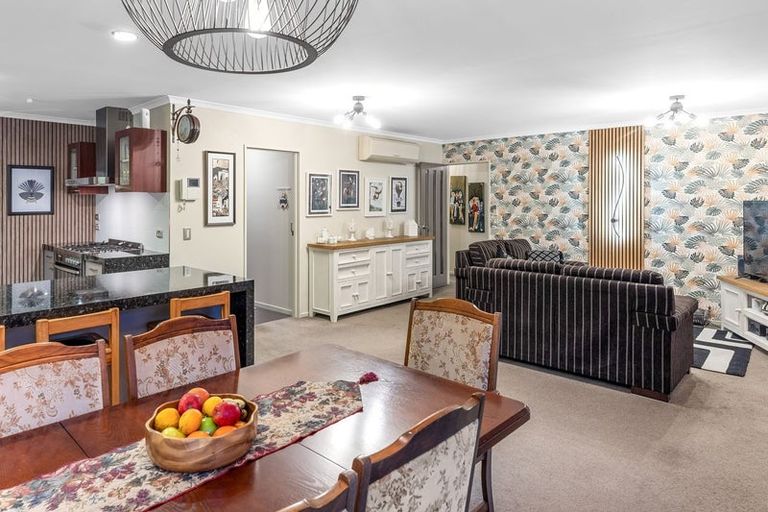 Photo of property in 21 Campion Road, Waikanae Beach, Waikanae, 5036