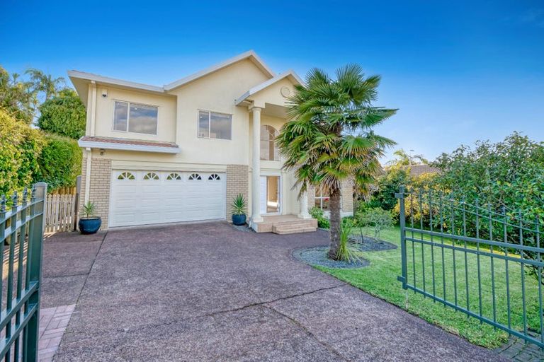Photo of property in 31 Goldfinch Rise, Unsworth Heights, Auckland, 0632