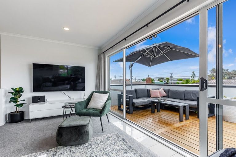 Photo of property in 79a Wharf Road, Te Atatu Peninsula, Auckland, 0610