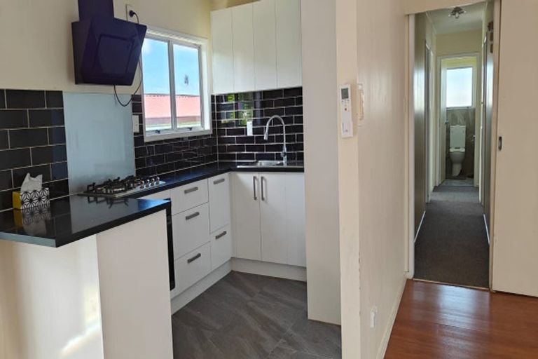 Photo of property in 2/24a Waimumu Road, Massey, Auckland, 0614