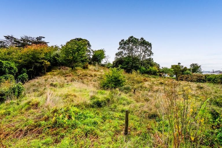 Photo of property in 86 Pioneer Road, Moturoa, New Plymouth, 4310