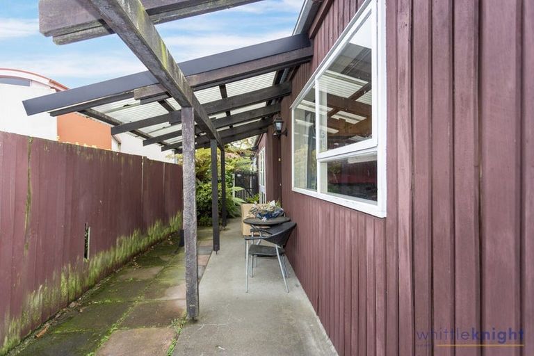 Photo of property in 1/98 Avonhead Road, Avonhead, Christchurch, 8042