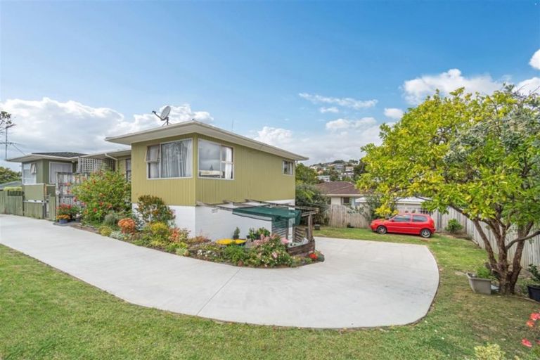 Photo of property in 2/18 Mannering Place, Hillcrest, Auckland, 0627