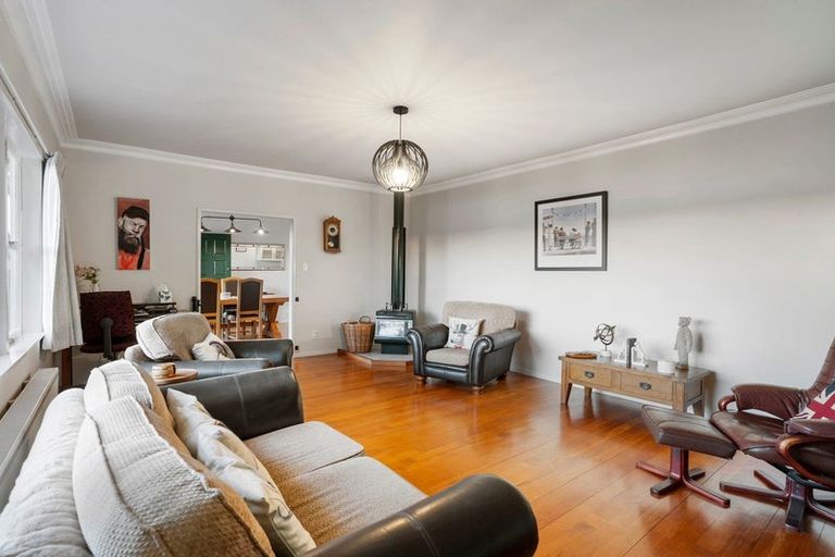Photo of property in 44 Kiwi Esplanade, Mangere Bridge, Auckland, 2022