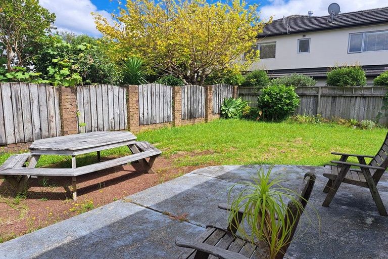 Photo of property in 1a Aberdeen Road, Castor Bay, Auckland, 0620