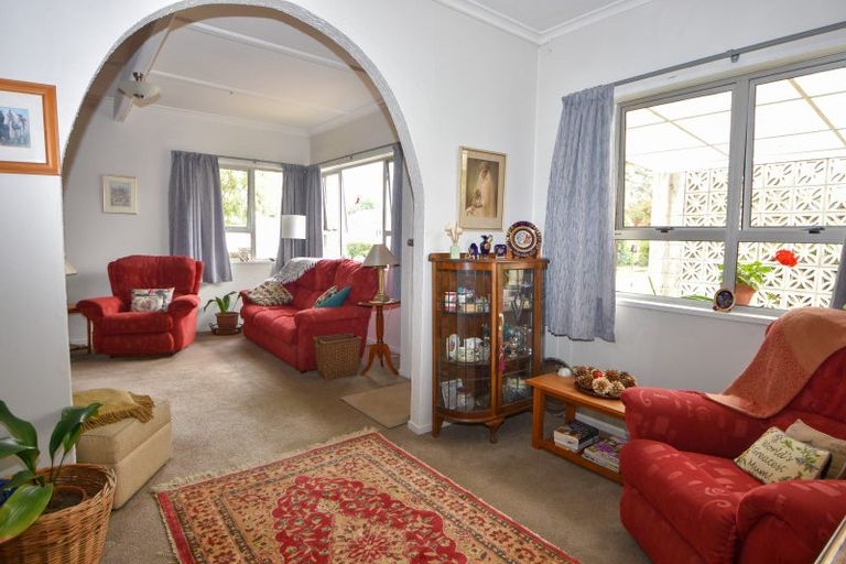 Photo of property in 1 Philip Street, Carterton, 5713