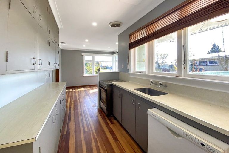 Photo of property in 16 Liverpool Street, Takaro, Palmerston North, 4412