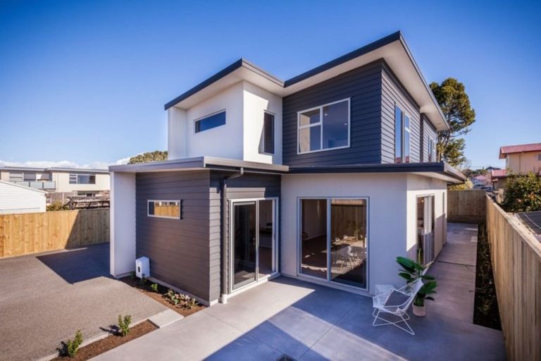 Photo of property in 16a Belt Road, Moturoa, New Plymouth, 4310