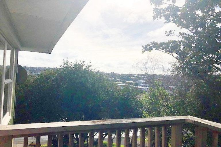 Photo of property in 1/99 Archers Road, Hillcrest, Auckland, 0629