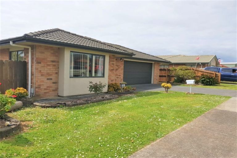 Photo of property in 28 Tussock Avenue, Mangere, Auckland, 2022