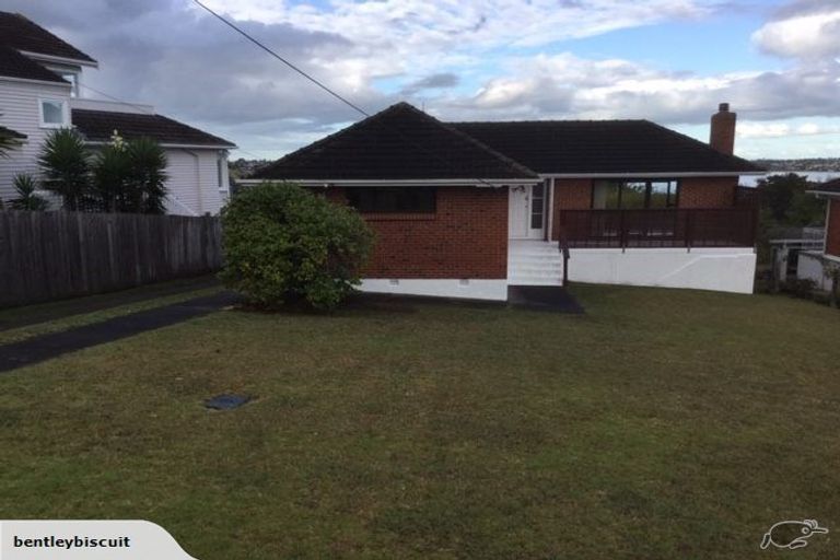 Photo of property in 105 Sylvan Avenue, Northcote, Auckland, 0627