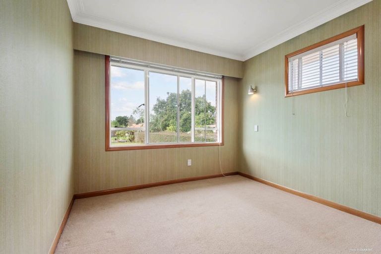 Photo of property in 49 Yeovil Road, Te Atatu Peninsula, Auckland, 0610