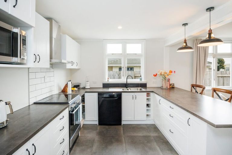 Photo of property in 12 Rata Street, Roslyn, Palmerston North, 4414