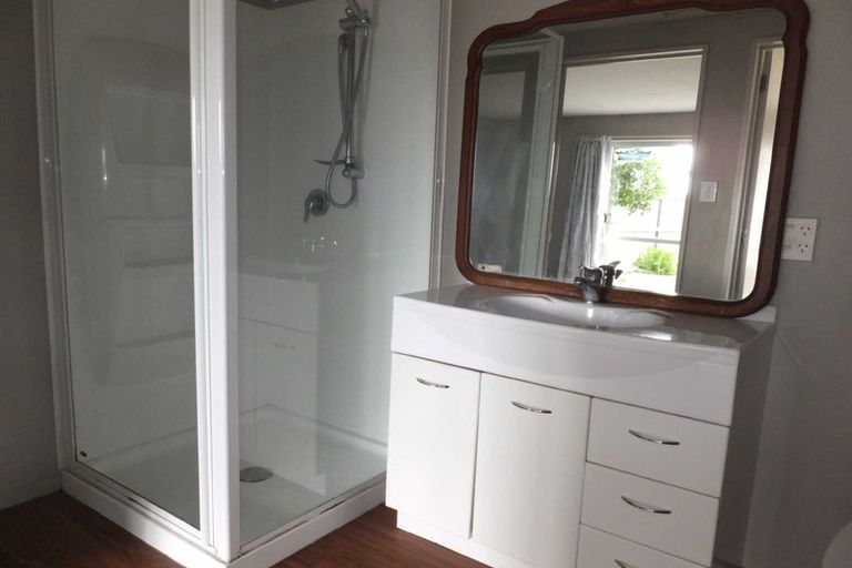 Photo of property in 327 Riccarton Road, Upper Riccarton, Christchurch, 8041