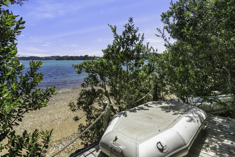 Photo of property in 200 Te Wahapu Road, Russell, 0272