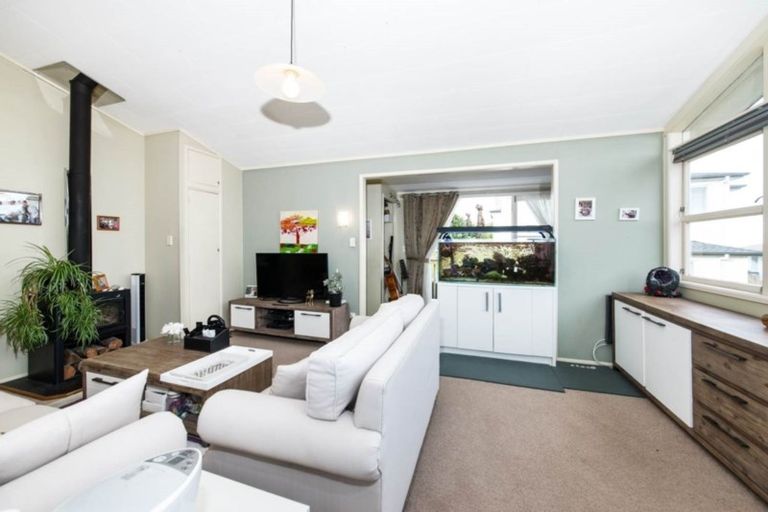 Photo of property in 1/156 Carlisle Road, Northcross, Auckland, 0632