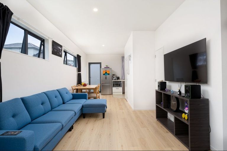 Photo of property in 2/35 Renata Crescent, Te Atatu Peninsula, Auckland, 0610