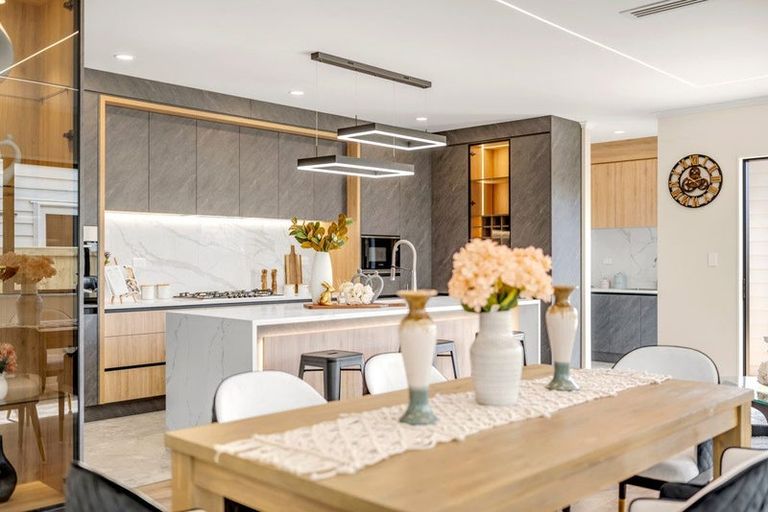 Photo of property in 24 Ballyalton Crescent, Flat Bush, 2019