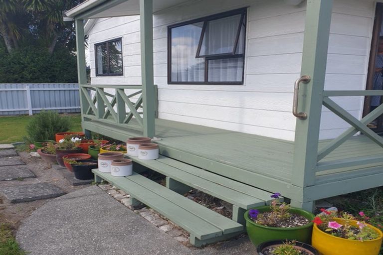 Photo of property in 29b Edgewater Parade, Waiuku, 2123