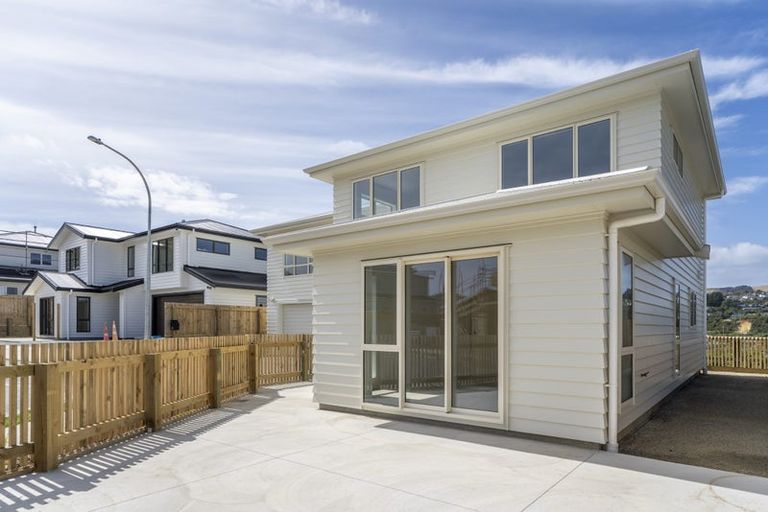 Photo of property in 7 Pine Hill Rise, Glenside, Wellington, 6037