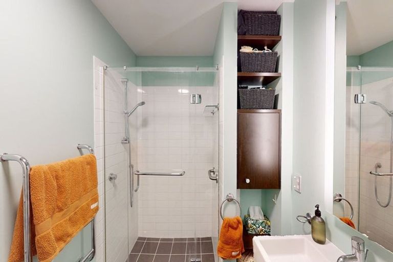 Photo of property in Montreaux Apartments, 1b/164 The Terrace, Wellington Central, Wellington, 6011