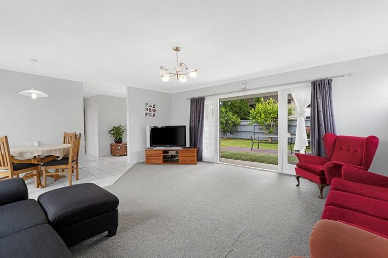 Photo of property in 7 Barberry Lane, Te Atatu Peninsula, Auckland, 0610