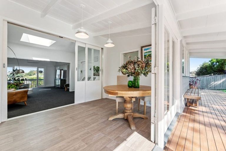 Photo of property in 18 Penton Road, Stanmore Bay, Whangaparaoa, 0932