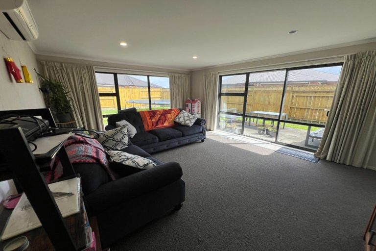 Photo of property in 3 Medallion Court, Kelvin Grove, Palmerston North, 4414