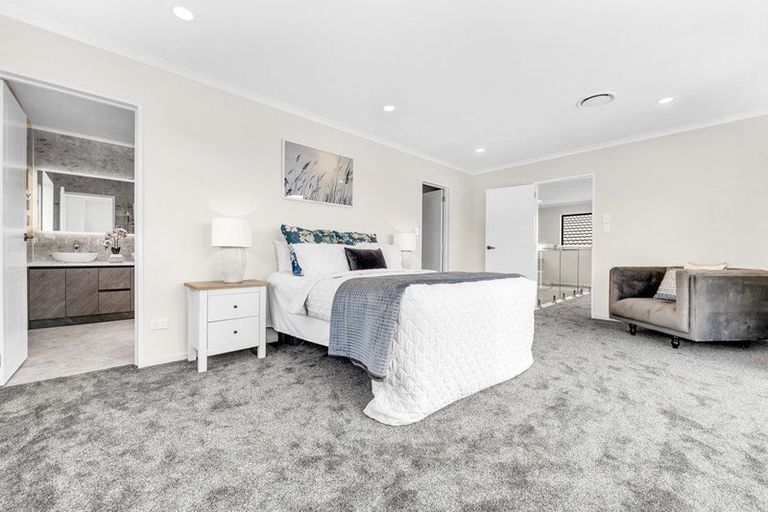 Photo of property in 24 Ballyalton Crescent, Flat Bush, 2019