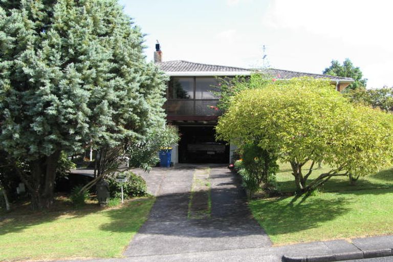 Photo of property in 1/64 Glendene Avenue, Glendene, Auckland, 0602