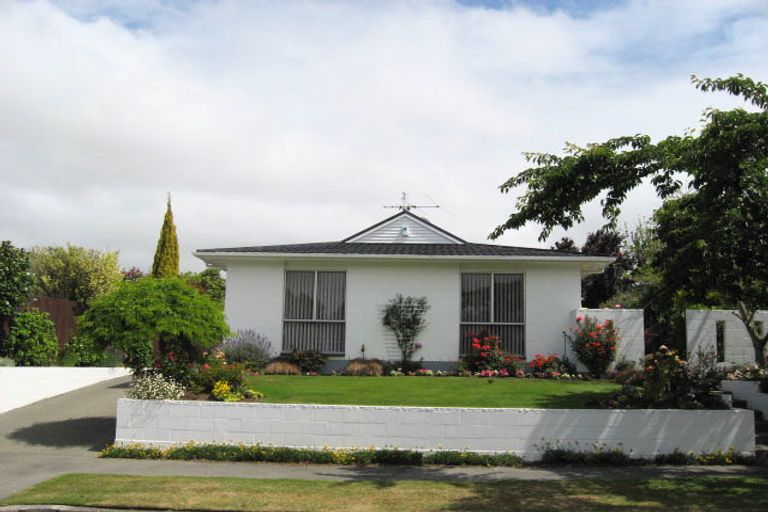 Photo of property in 28 Hillcrest Place, Avonhead, Christchurch, 8042