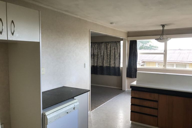 Photo of property in 32 Royal Road, Massey, Auckland, 0614