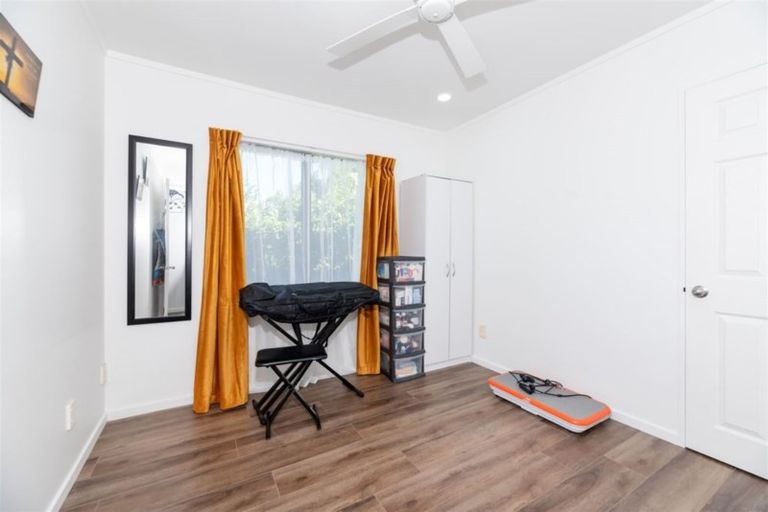 Photo of property in 3a Aotea Road, Glen Eden, Auckland, 0602