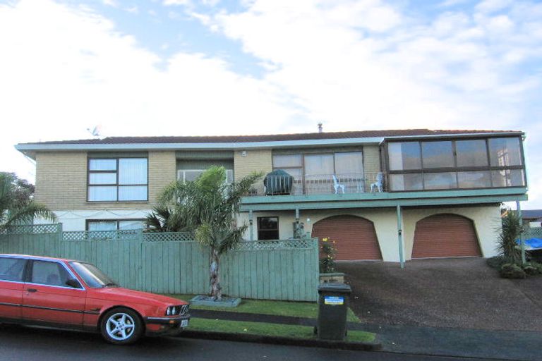 Photo of property in 11 Hurstbourn Priors, Goodwood Heights, Auckland, 2105
