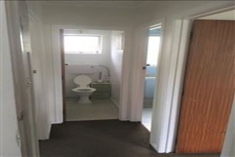 Photo of property in 1/2 Gregg Place, Sunnyvale, Auckland, 0612