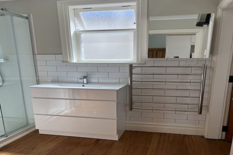 Photo of property in 98 Wallace Street, Mount Cook, Wellington, 6021