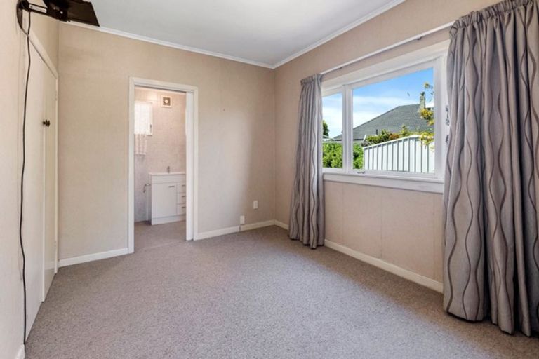 Photo of property in 35 Bayview Road, Browns Bay, Auckland, 0630
