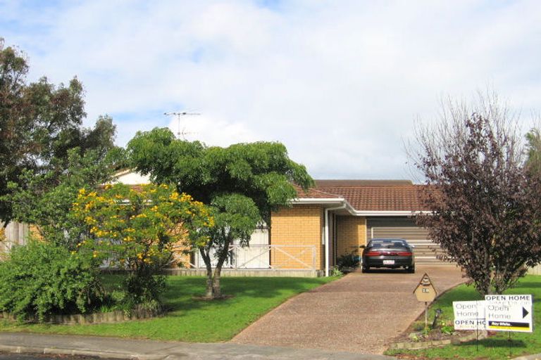 Photo of property in 18 Kallaroo Place, Botany Downs, Auckland, 2010
