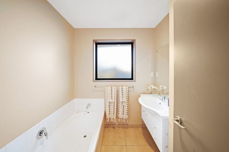 Photo of property in 86 Selwyn Street, Somerfield, Christchurch, 8024