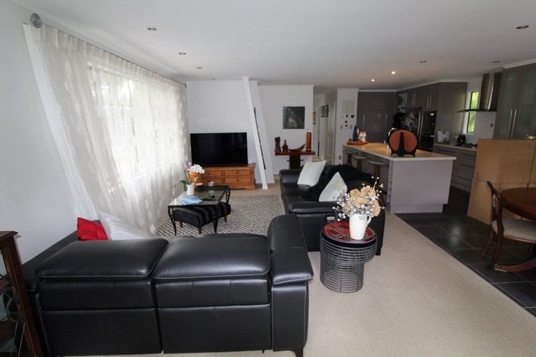 Photo of property in 5 Kaurimu Rise, Titirangi, Auckland, 0604